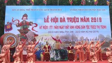 Lễ hội Đền Bà Triệu tái hiện hình tượng anh hùng dân tộc Triệu Thị Trinh trong cuộc khởi nghĩa chống quân xâm lược Đông Ngô.