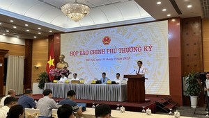 Bộ trưởng Trần Văn Sơn chủ trị phiên họp báo Chính phủ thường kỳ tháng 9/2023. Ảnh: Đức Duy/TTXVN. 