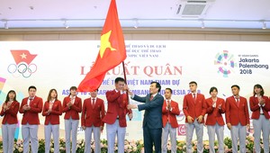 Bộ trưởng Nguyễn Ngọc Thiện trao nhiệm vụ cho trưởng đoàn Trần Đức Phấn và đoàn Thể thao Việt Nam tại ASIAD 2018.