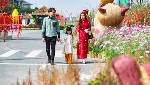 'Happy Tết' diệu kỳ trên đường hoa Home Hanoi Xuân 2023