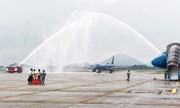 Vòi rồng chào đón đoàn thể thao Việt Nam ở sân bay Nội Bài