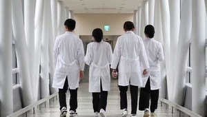 Nhiều bác sĩ nội trú tại Hàn Quốc xin thôi việc