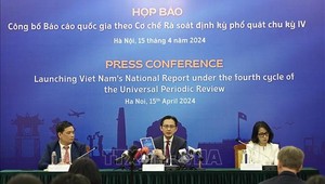 Thứ trưởng Bộ Ngoại giao Đỗ Hùng Việt chủ trì họp báo. Ảnh: TTXVN 