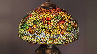 Đèn Maple Leaf của Tiffany Studios. Ảnh: The Lamps of Louis Comfort Tiffany