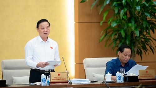 Phó Chủ tịch Quốc hội Nguyễn Khắc Định phát biểu. 