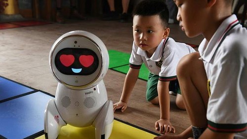 Đưa robot vào trường học để nâng cao chất lượng giáo dục