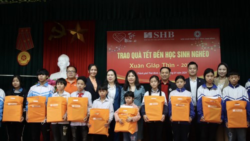 SHB mang Tết ấm đến với trẻ em nghèo vượt khó tỉnh Thái Bình 