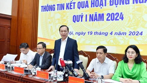 Phó Thống đốc Đào Minh Tú cho biết Ngân hàng Nhà nước sẵn sàng can thiệp nếu tỷ giá diễn biến bất lợi. Ảnh: TTXVN.