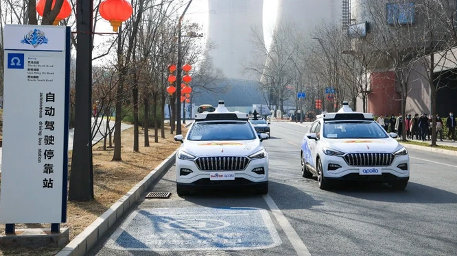 Taxi tự lái chính thức ra mắt tại Bắc Kinh - Trung Quốc