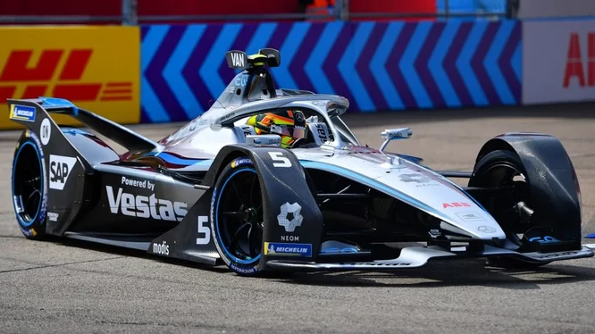 Mercedes rút khỏi giải đua Formula E, tập trung đầu tư xe điện thương mại