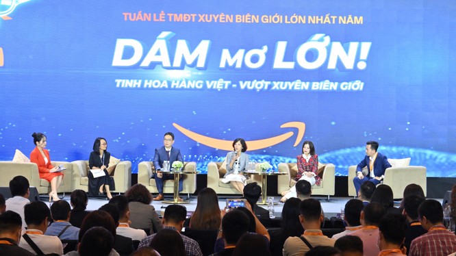 Hội nghị Thương mại điện tử xuyên biên giới khai mạc với chủ đề 'Dám mơ lớn'