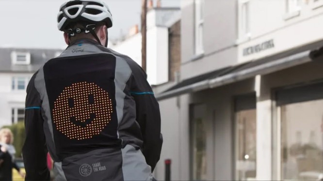 Áo khoác Emoji tăng cường an toàn cho người đi xe đạp