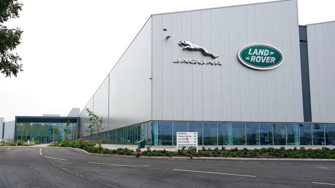Jaguar Land Rover Anh Quốc có thể hết phụ kiện sản xuất vào tuần sau do COVID-19