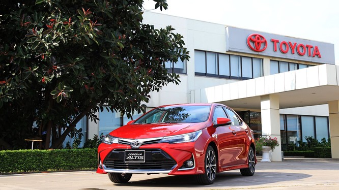 Toyota Corolla Altis 2020 - tăng trang bị, giảm giá bán