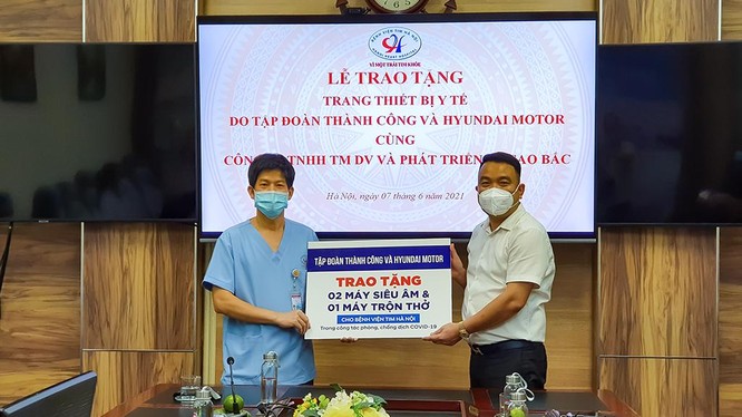 Tập đoàn Thành Công và Hyundai Motor trao tặng thiết bị y tế cho bệnh viện tim Hà Nội