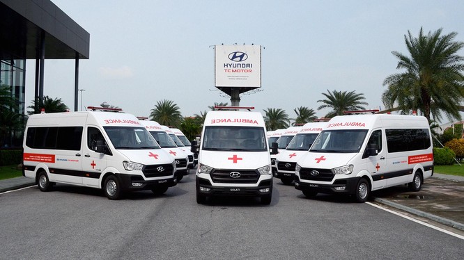 Liên doanh Ô tô Hyundai Thành Công trao tặng 10 xe Solati cứu thương 