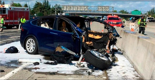 Hệ thống tự lái của Tesla có thể bị đánh lừa chỉ bằng một mẩu băng dính
