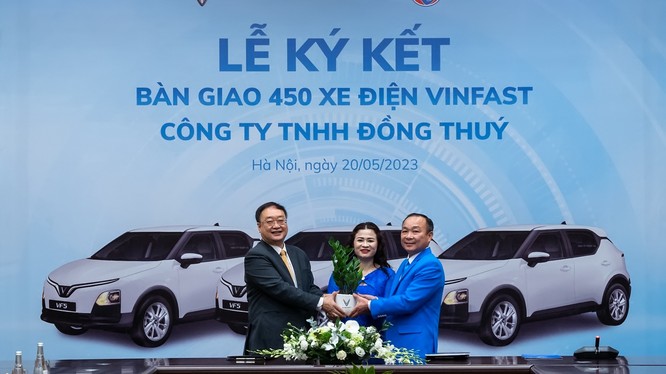 Lado Taxi mua thêm 300 xe VinFast VF 5 Plus để mở rộng dịch vụ taxi điện 