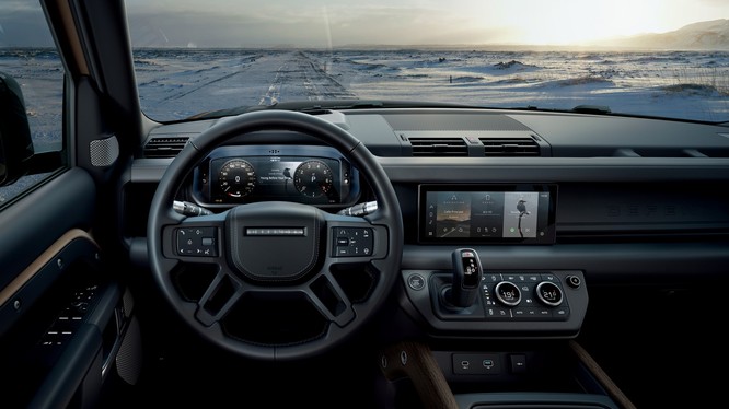 Land Rover Defender 2020 trang bị E-sim và hệ điều hành Blackberry QNX 