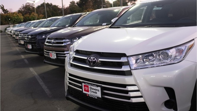 Toyota triệu hồi gần 2 triệu xe do nguy cơ chết máy đột ngột