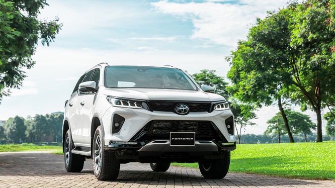 Toyota Việt Nam giới thiệu Fortuner 2020, bổ sung thêm 2 phiên bản đặc biệt