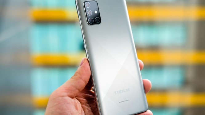 Sản lượng điện thoại thông minh của Samsung giảm do thiếu chip Qualcomm