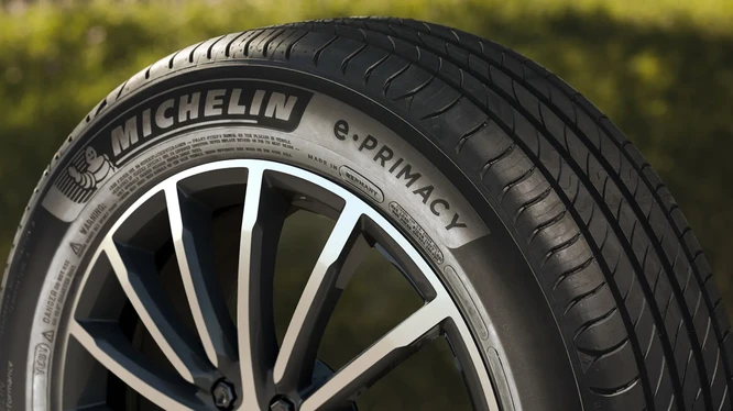 Michelin sắp sản xuất được lốp xe từ chai nhựa tái chế