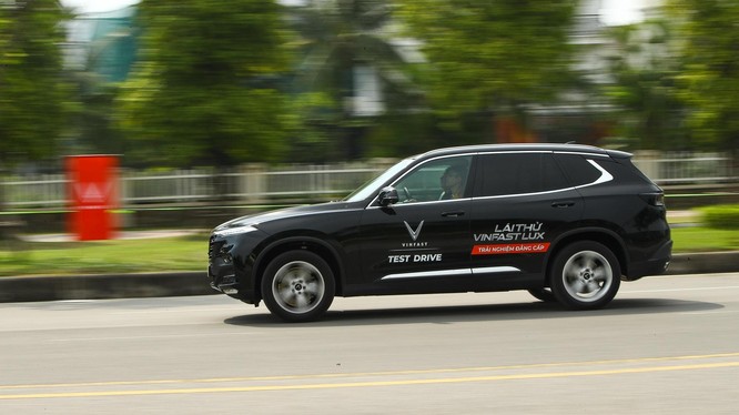 Đảm bảo 5K mùa dịch, VinFast tiên phong phục vụ lái thử xe, ký hợp đồng tại nhà khách hàng