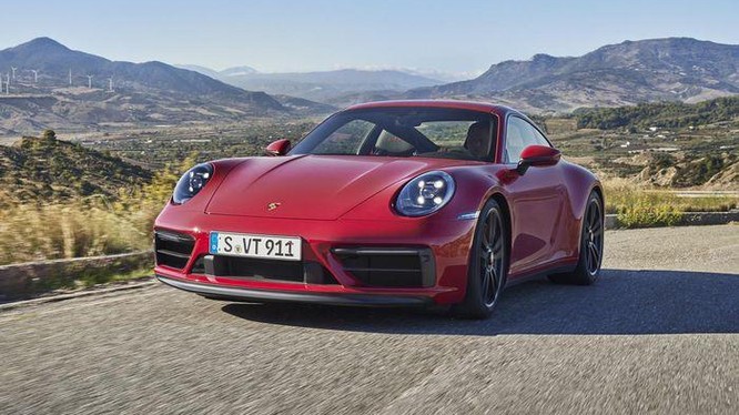 Porsche 911 GTS mới: ấn tượng hơn, mạnh mẽ hơn