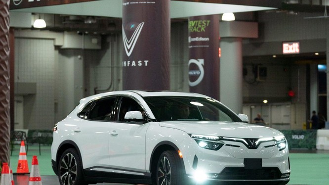 Vinfast bàn giao hơn 400 xe ô tô điện VF8 trong tháng 11/2022