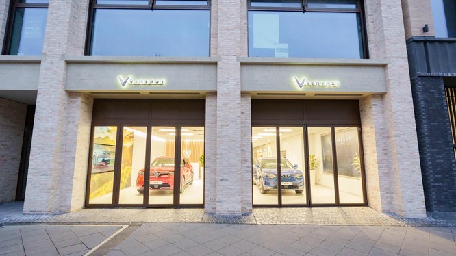 VinFast khai trương 2 cửa hàng đầu tiên tại Cologne và Paris
