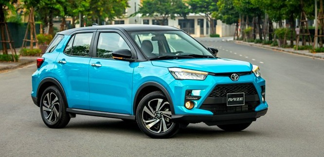 Tháng Tết, doanh số bán xe Toyota giảm gần 1 nửa