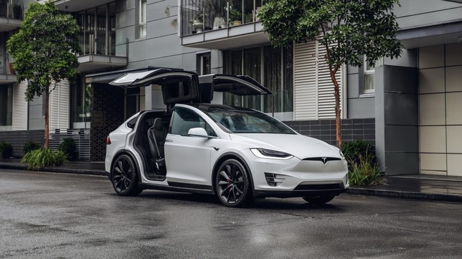 Tesla triệu hồi 15000 xe Model X do lỗi hệ thống lái