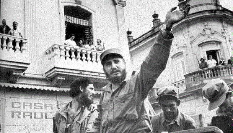 Lãnh tụ Cuba Fidel Castro diễu hành chào mừng 56 năm thắng lợi của Cách mạng Cuba tại thủ đô Havana 
