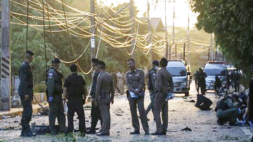 Cảnh sát được triển khai tới hiện trường vụ nổ bom ở Saba Yoi, tỉnh Songkhla, Thái Lan, ngày 24/2. Ảnh: AFP/TTXVN