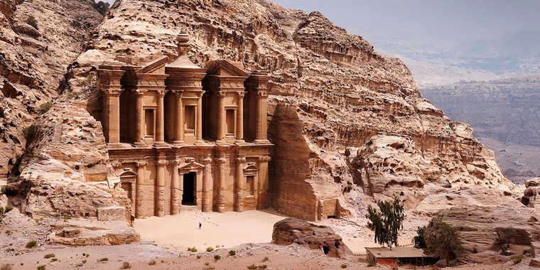 Năm 1985, UNESCO công nhận thành phố cổ Petra (Jodan) là di sản thế giới và mô tả đây là