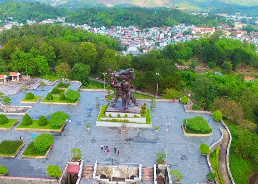 Tỉnh duy nhất nào có đường biên giới trên bộ giáp đồng thời hai nước Trung Quốc và Lào?