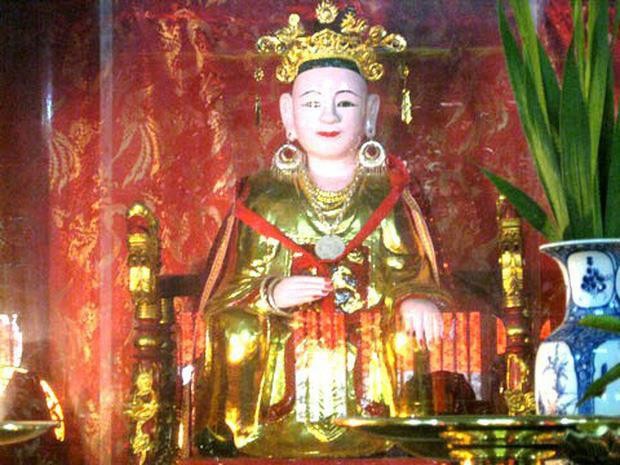Hiện nay, lăng mộ của bà được đặt ở đâu?