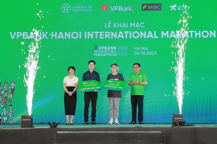 Gần 11.000 vận động viên tham gia giải chạy quốc tế VPBank Hanoi International Marathon 2023 ảnh 2