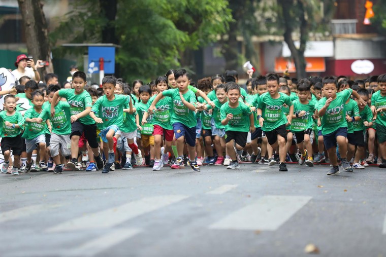 Gần 11.000 vận động viên tham gia giải chạy quốc tế VPBank Hanoi International Marathon 2023 ảnh 4