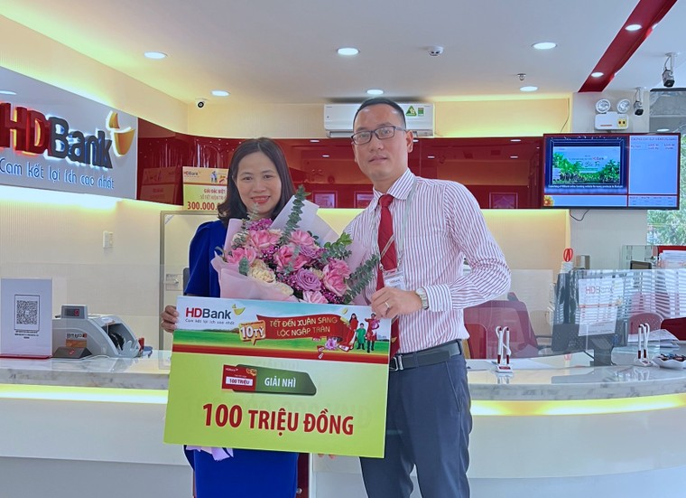 HDBank trao thưởng gần 2 tỷ đồng tận tay khách hàng gửi tiết kiệm. ảnh 3