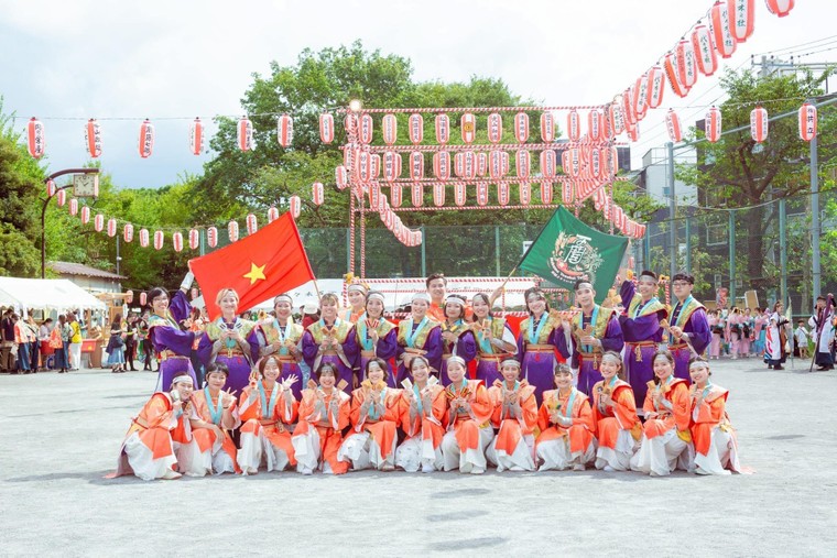 Đội múa Nakama của Việt Nam tham dự Lễ hội đường phố mùa hè lớn nhất Tokyo ảnh 1
