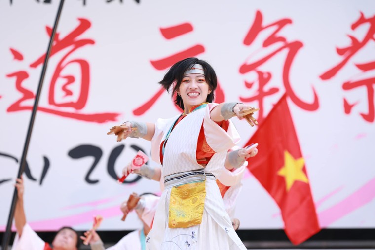 Đội múa Nakama của Việt Nam tham dự Lễ hội đường phố mùa hè lớn nhất Tokyo ảnh 2