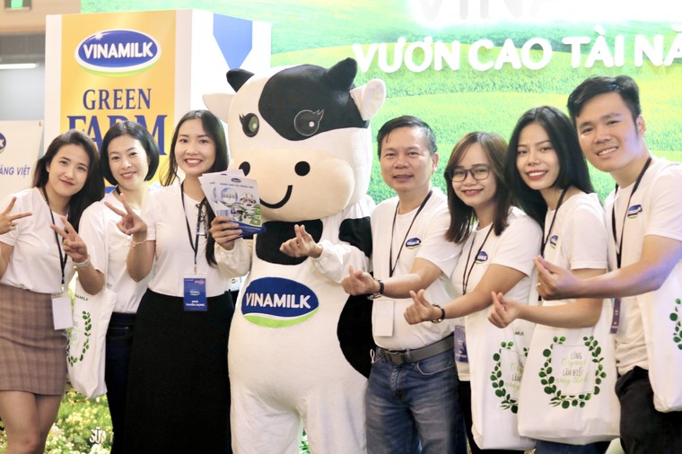 Vinamilk dẫn đầu Top 100 Nhà tuyển dụng được yêu thích nhất năm 2022 của CareerBuilder ảnh 1