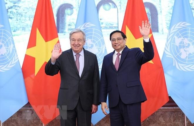 Thủ tướng Phạm Minh Chính và Tổng Thư ký Liên hợp quốc António Guterres. (Ảnh: Dương Giang/TTXVN)