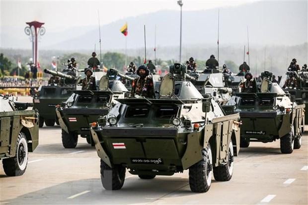 Xe quân sự tham gia diễu binh kỷ niệm Ngày Lực lượng vũ trang lần thứ 77 tại thủ đô Nay Pyi Taw, Myanmar ngày 27/3/2022. (Ảnh: AFP/TTXVN) 