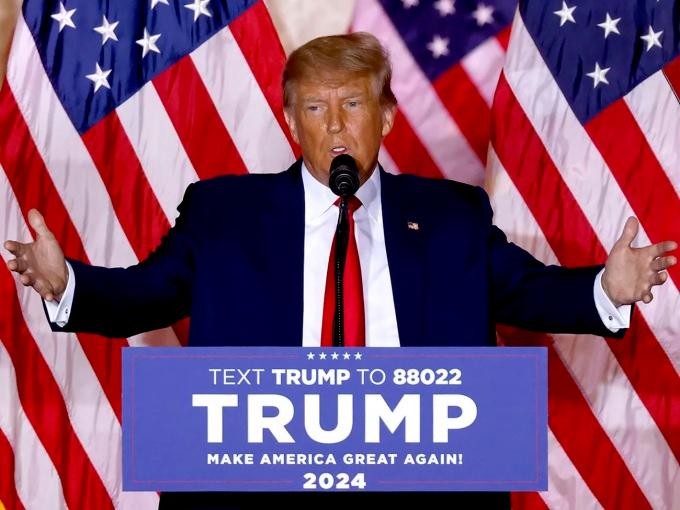 Cựu tổng thống Donald Trump phát biểu tái tranh cử tại dinh thự Mar-a-Lago ở Florida hôm 15/11. Ảnh: AFP.