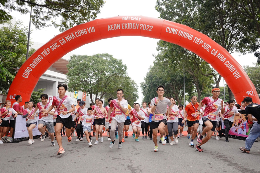 Giải chạy “AEON Ekiden – Cung đường tiếp sức, Cả nhà cùng vui” đã có hơn 1.500 người tham dự tại 3 địa điểm Hà Nội, Bình Dương và TP.HCM