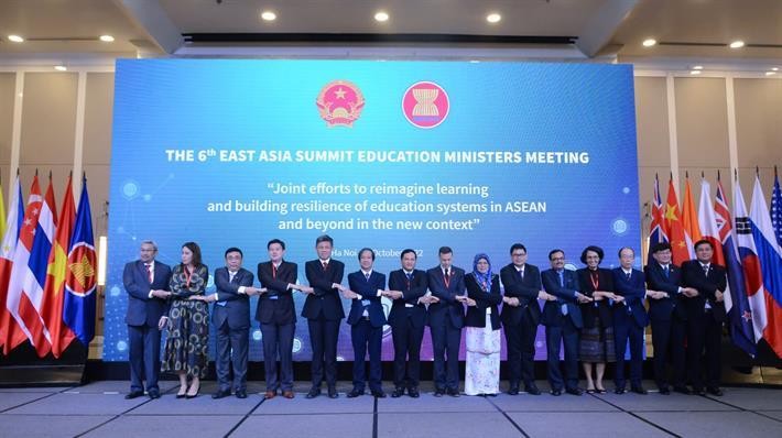 Bộ trưởng, đại diện phụ trách Giáo dục các nước tham dự Hội nghị Bộ trưởng Giáo dục cấp cao Đông Á ASEAN-EAS lần thứ 6 tại Hà Nội. Ảnh: moet.gov.vn