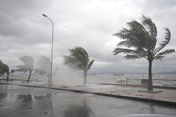 Áp thấp nhiệt đới suy yếu thành vùng áp thấp trên vùng biển Quảng Bình đến Thừa Thiên - Huế